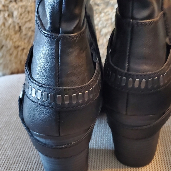 Boots - Picture 2 of 4